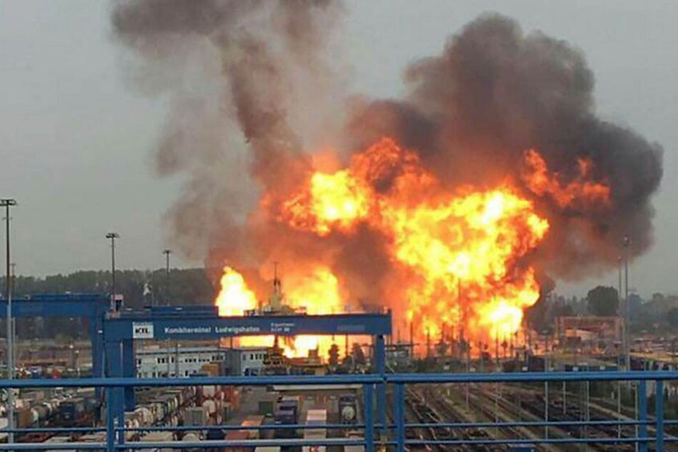 Überall Feuer: Das BASF-Gelände am 17. Oktober 2016.