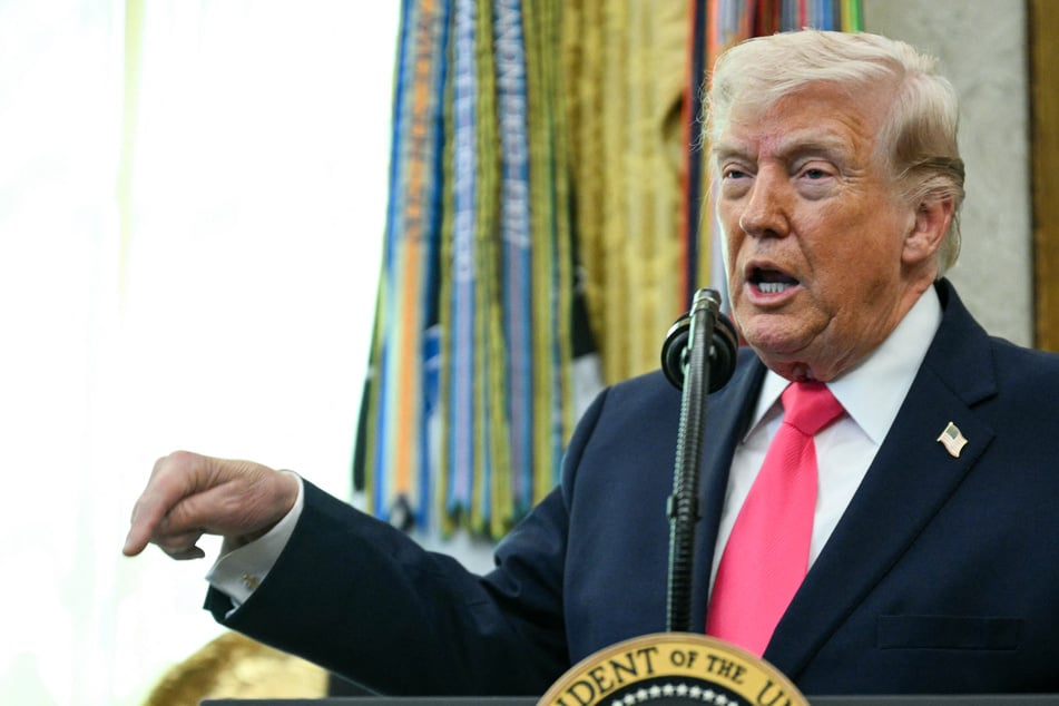 Trump promises to "unleash hell" if Iran does not agree to a deal