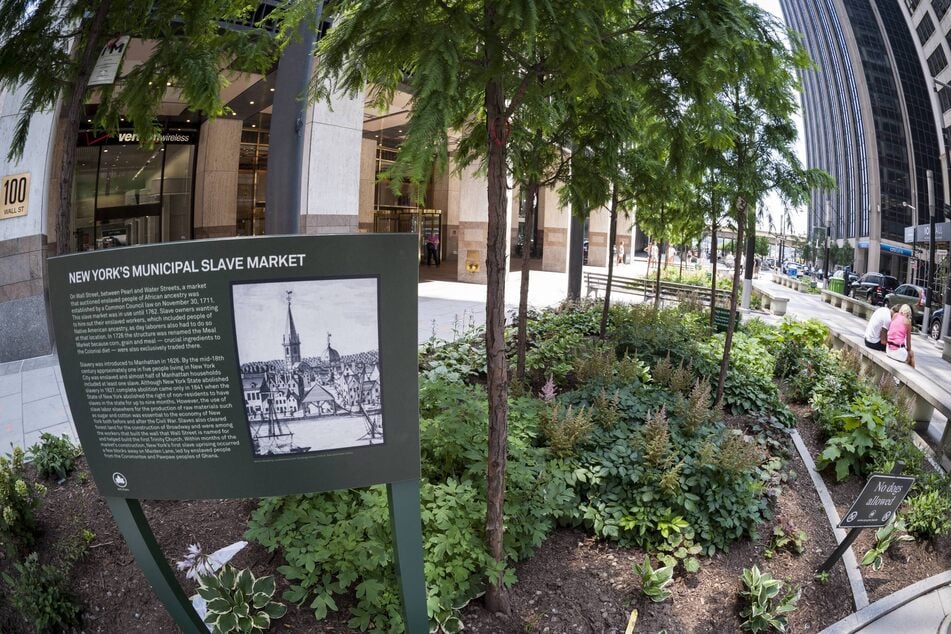 A plaque on Wall Street in New York City commemorates the slave market held there from 1711 until 1762.