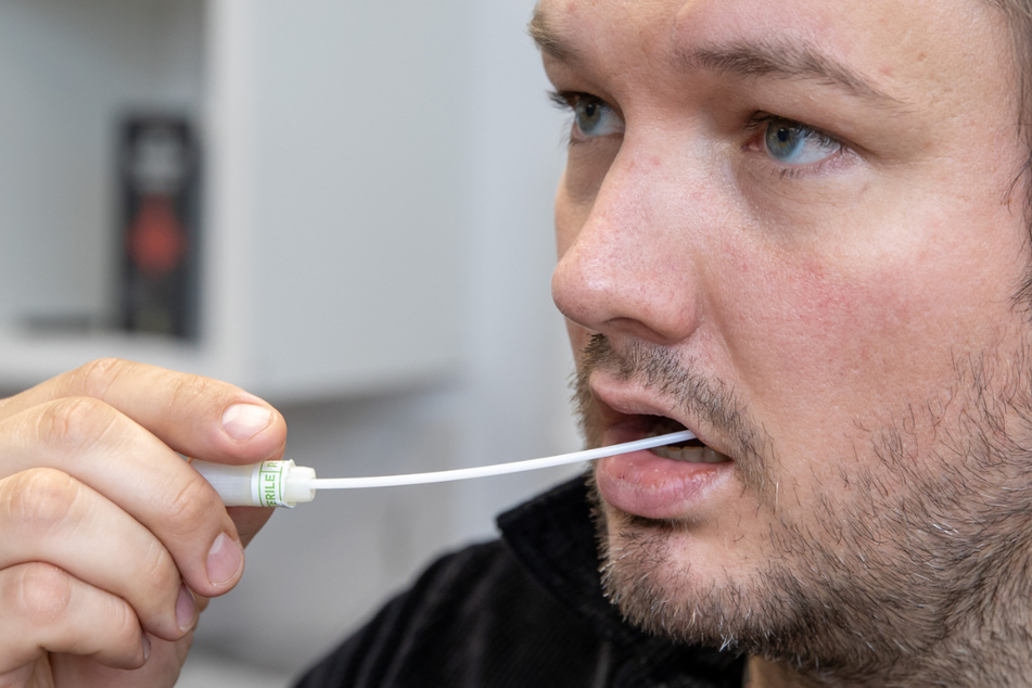 Einen Corona-Test machen und sich gleichzeitig als potenzieller Stammzellspender registrieren lassen, das war die Idee des Nürnberger Arztes Stirkat.