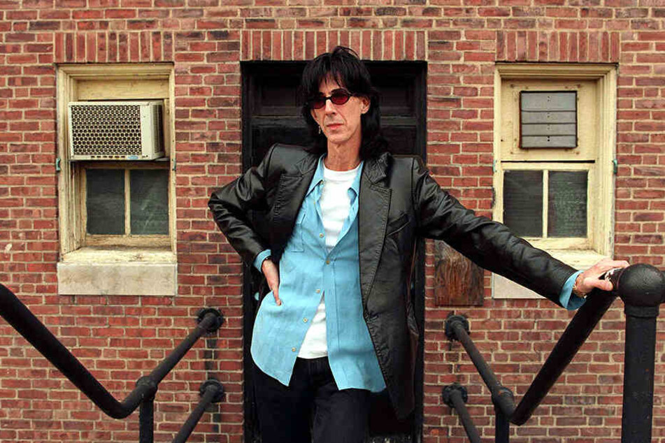 Der Sänger Ric Ocasek posiert im Jahr 1997 zum Foto.