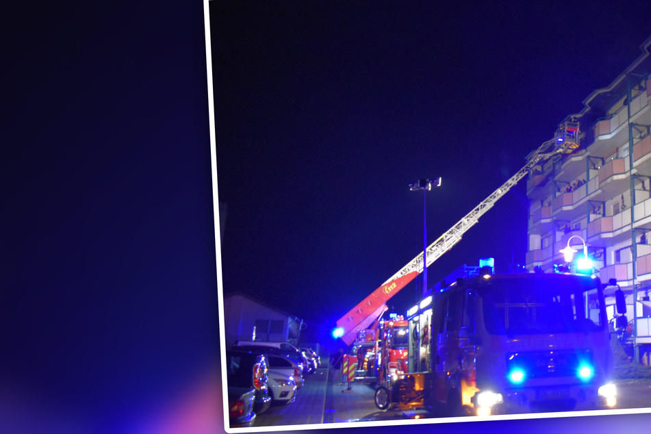 Papierknäuel setzt Wohnhaus in Brand: Großaufgebot der Feuerwehr vor Ort