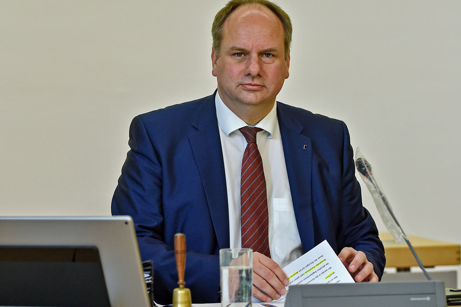 OB Dirk Hilbert (48, FDP) will nachlegen, sollte das Geld nicht für alle Anträge ausreichen.