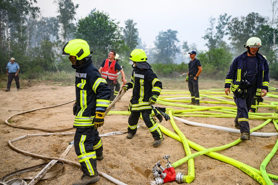 Seit sechs Tagen kämpfen die Einsatzkräfte gegen das Feuer in der Gohrischheide.