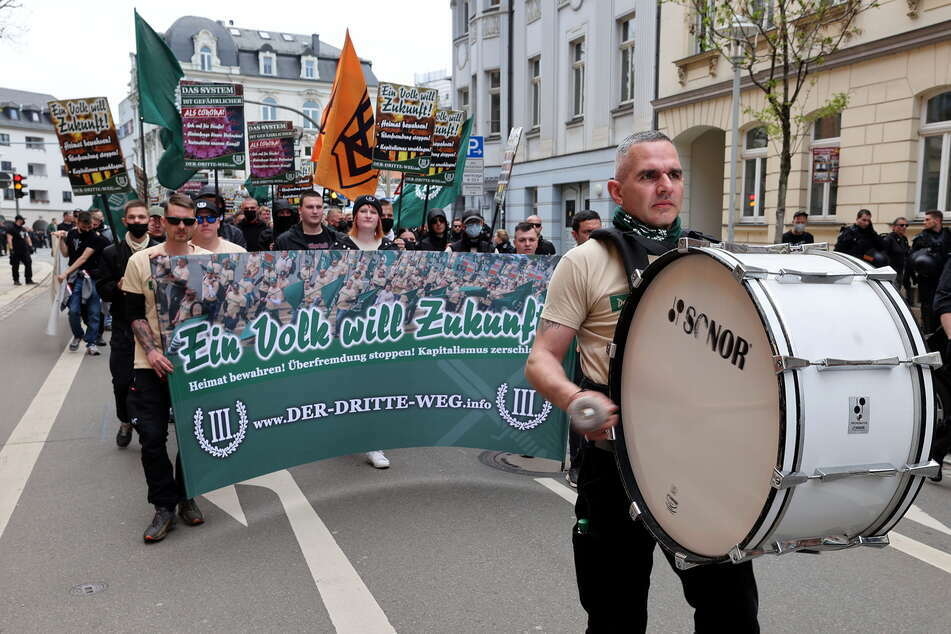 Rechtsextreme Demonstrationen, wie hier von der Partei "Der Dritte Weg", sorgen weit über Sachsen hinaus für Aufsehen.