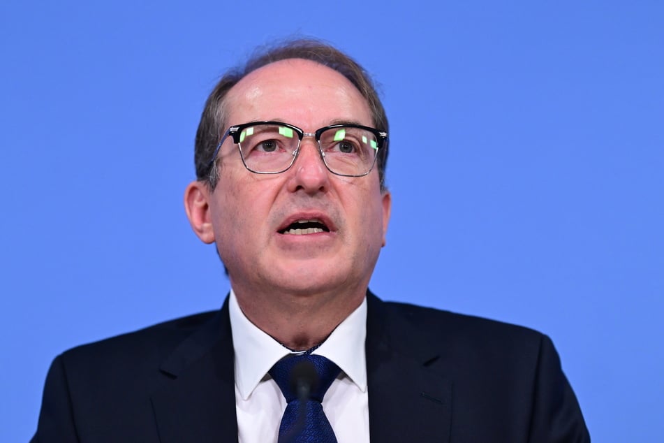 Bundesinnenminister Alexander Dobrindt (56, CSU).