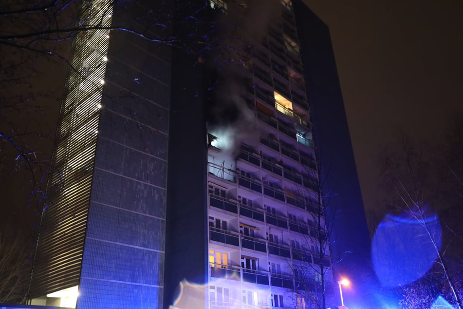 Das Feuer brach in der sechsten Etage des Hochhauses aus und griff auf andere Stockwerke über.