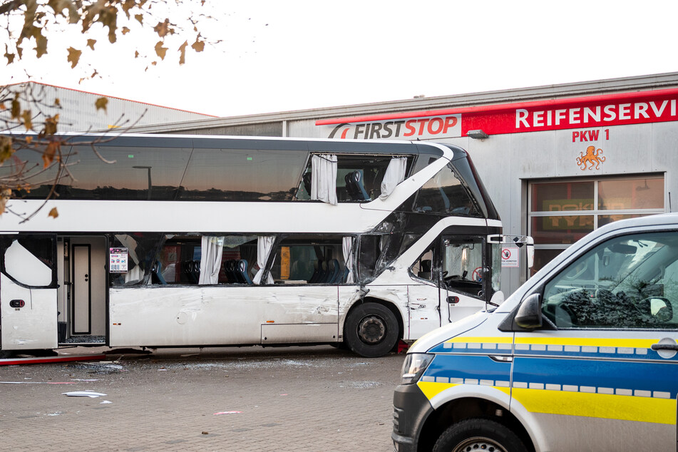 Schwerer Unfall mit zwei Bussen: Vorfahrt missachtet, 24 Verletzte!
