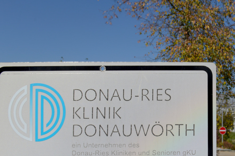 In mehr als 50 Fällen soll an der Donau-Ries Klinik ein Arzt bei Operationen Patienten mit Hepatitis C infiziert haben.