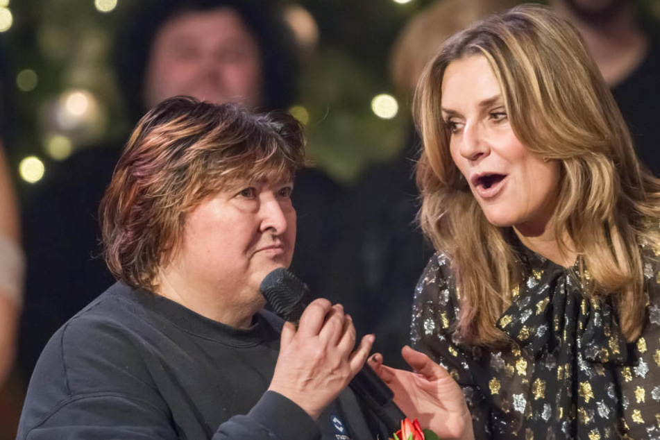 Moderatorin Kim Fisher (47) verabschiedete Tatjana Klär bei ihrer Sendung "Weihnachten bei uns" ganz persönlich.