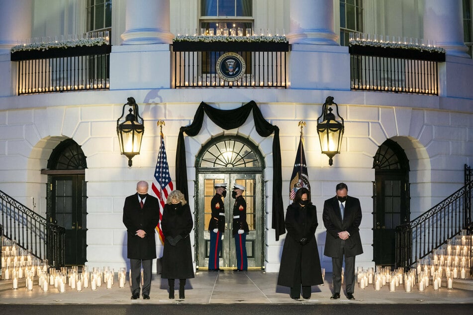 President Joe Biden (78), First Lady Jill Biden (69), Vice President Kamala Harris (56), and Second Gentleman Douglas Emhoff (56) remember the victims of the pandemic with a moment of silence in front of the White House.