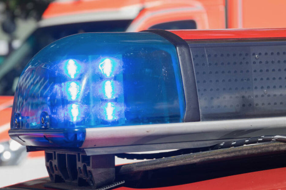 Ein 61-Jähriger wurde in Wuppertal von einem LKW erfasst. (Symbolbild)