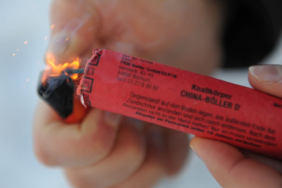 Der Böller explodierte offenbar in der Hand des Schülers. (Symbolbild)