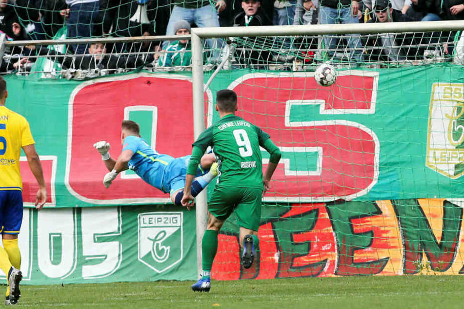 Das Tor ins Glück: Daniel Heinze (nicht im Bild) setzte den Ball nach Keßler-Vorlage wunderbar in die linke obere Torecke. Lok-Keeper Lukas Wenzel hatte gegen den platzierten Schuss keine Abwehrchance.