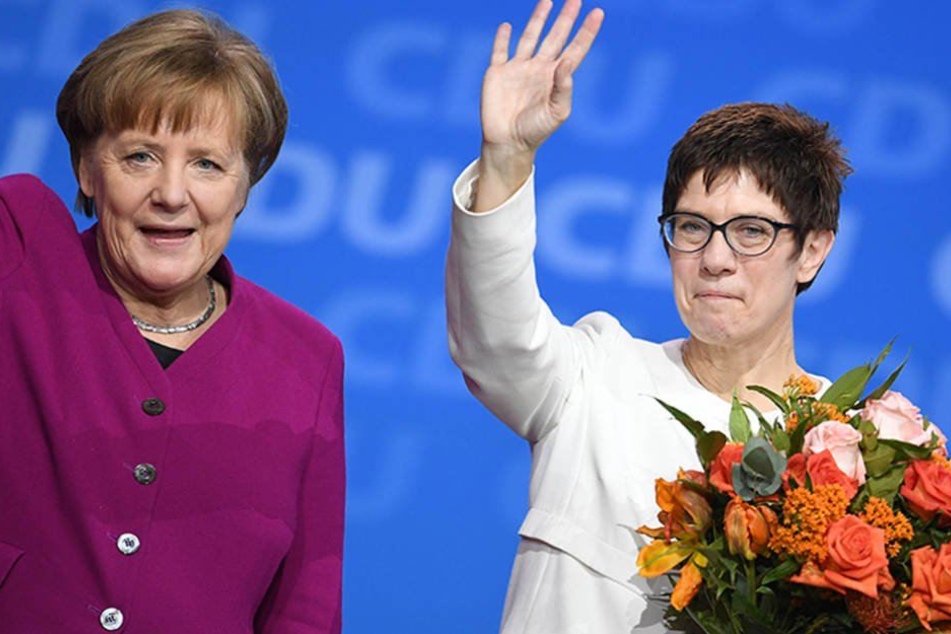 Annegret Kramp-Karrenbauer (56) mit Kanzlerin Angela Merkel (64) bei ihrer Wahl zur CDU-Generalsekretärin am 26. Februar 2018.