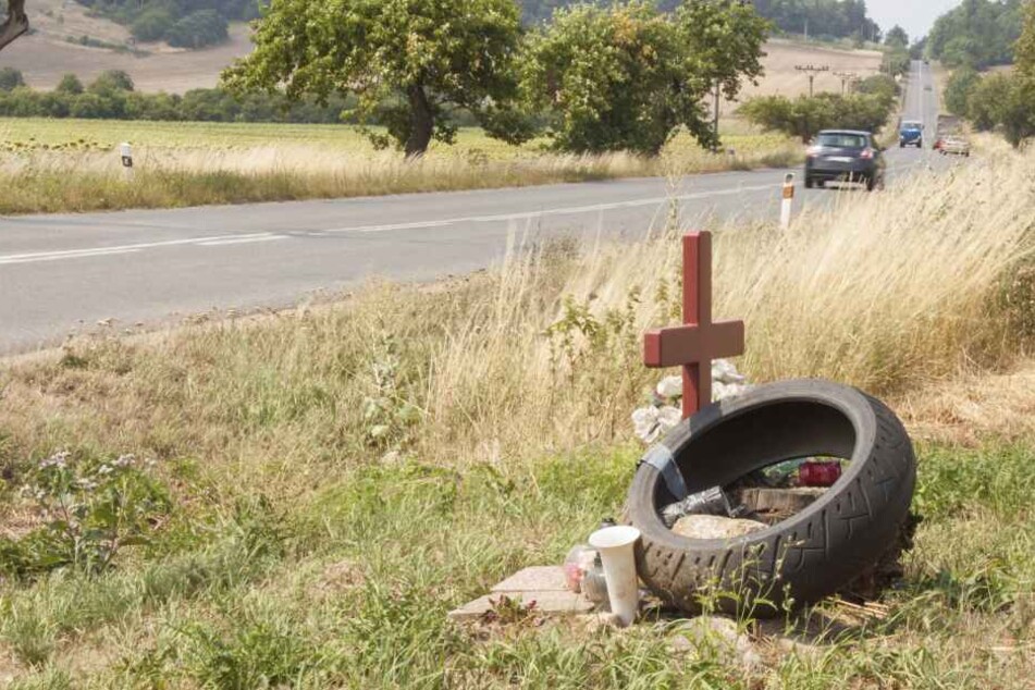 In Lindlar gab es am Sonntag einen tödlichen Motorradunfall (Symbolbild).