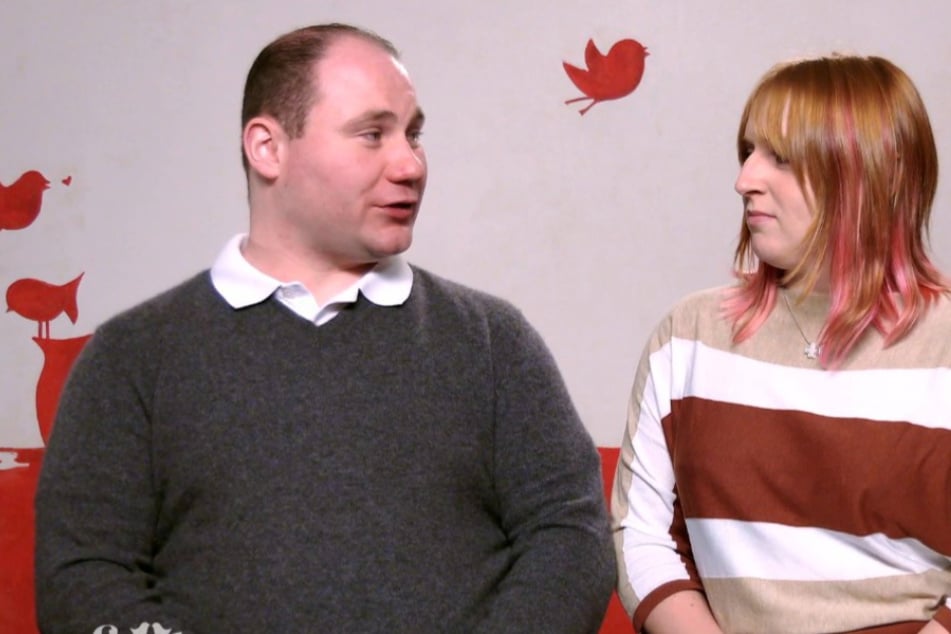 First Dates: Als Laura erzählt, was sie beruflich macht, stöhnt Manuel genervt auf: "Anstrengend"