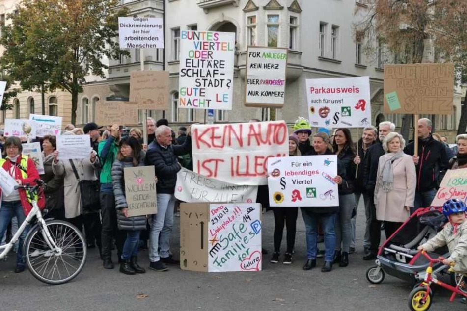 Noch immer regt sich Protest gegen das Anwohnerparken im Waldstraßenviertel.