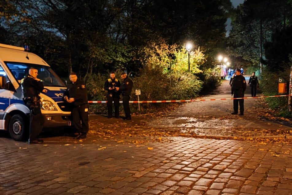 Der Tatverdächtige ist nahe dem S-Bahnhof Neukölln von Bundespolizisten kontrolliert worden und hat bei seiner Flucht eine verdächtige Tasche zurückgelassen.