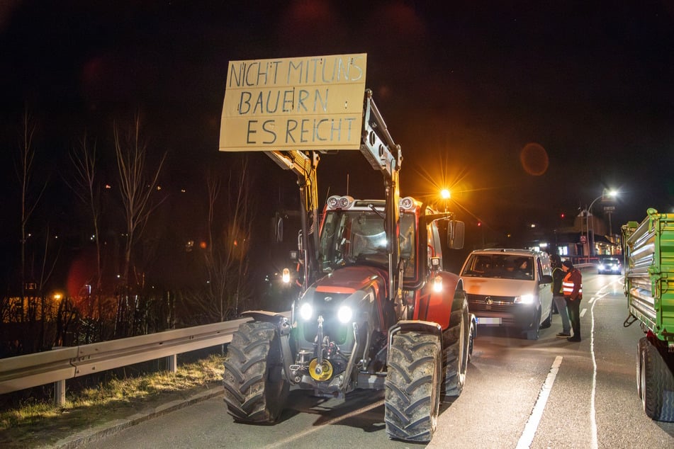 Am Dienstag gehen die Bauernproteste weiter, unter anderem mit Blockaden.