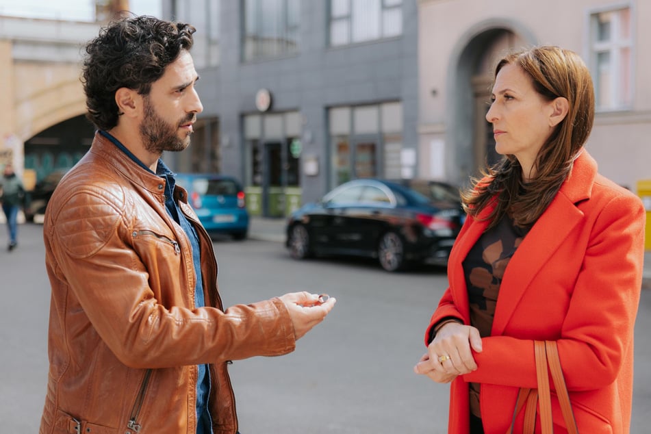 Katrin weiß, mit wem Tobias (l.) eine Affäre hat