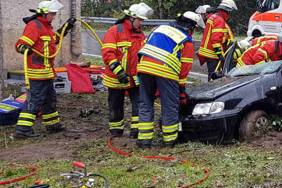 Rettungskräfte am Unfallort.