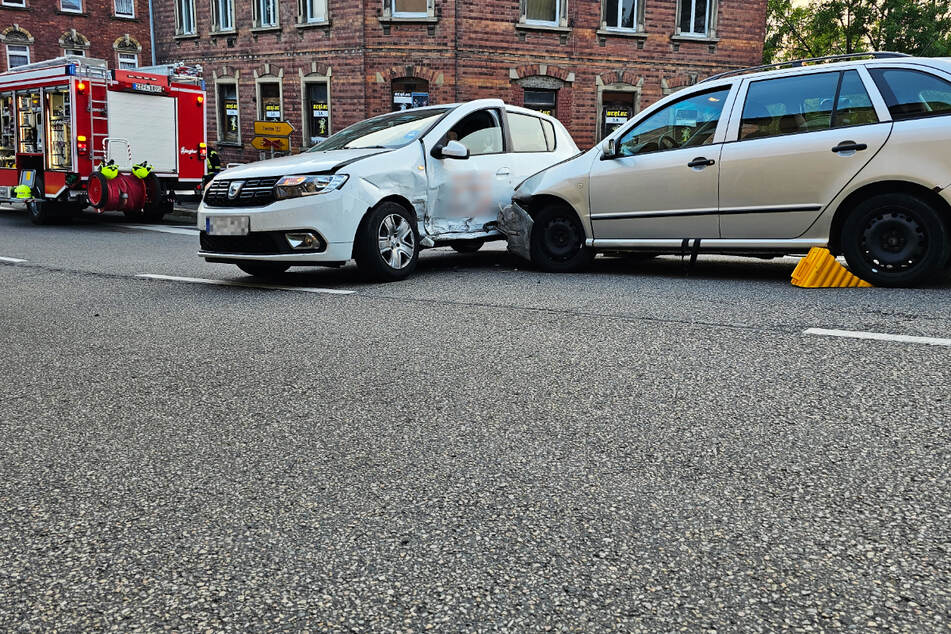Heftiger Kreuzungscrash: Drei Verletzte, 12.000 Euro Schaden