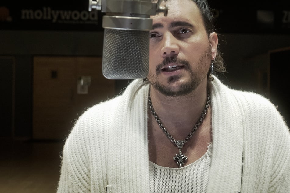 Mit seiner Band "Stairway To Violet" hat Klentze "In The Shadows" gecovert.