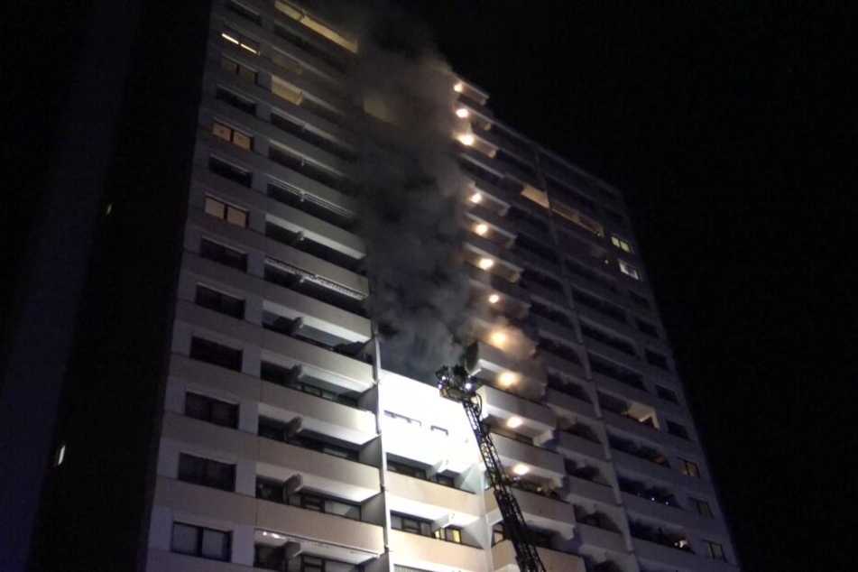 Das Feuer brach im neunten Stock aus.