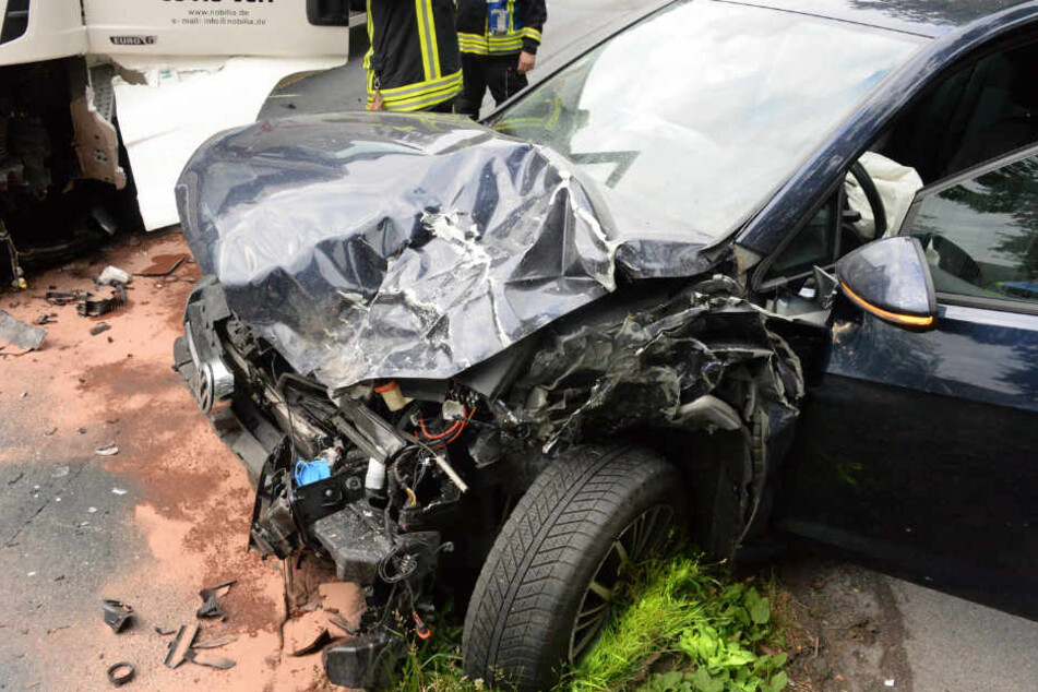 ...als auch der Golf wurden total zerstört bei dem Crash.