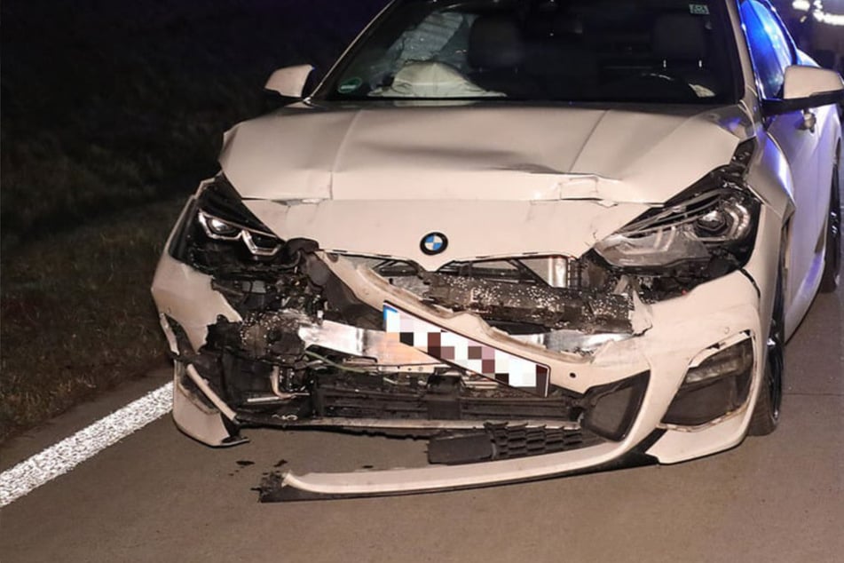 Unfall A17: Weil Rettungsfahrzeug anrollte: Crash auf A17 bei Dresden