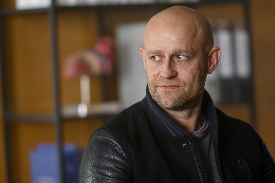 Jürgen Vogel (52) spielt in der neuen Serie "KBV – Keine besonderen Vorkommnisse" einen Polizeikommissar.