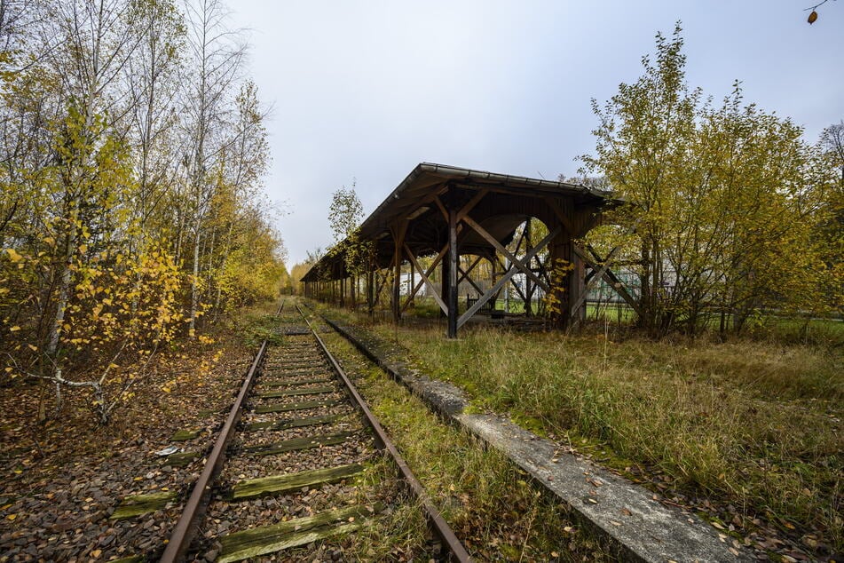 Der Bahnhof in Limbach-Oberfrohna: Von hier aus sollen in etwa zehn Jahren Züge nach Chemnitz fahren. Nun hat der VMS die bestehende Strecke übernommen.