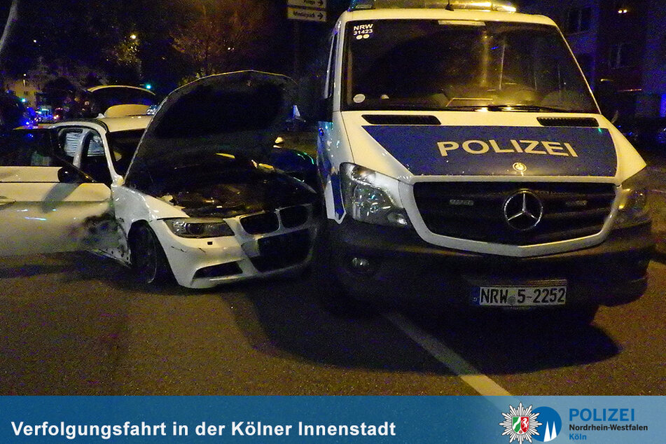 Mit einem Unfall endete die Verfolgungsfahrt eines Fahranfängers (18) durch Köln.