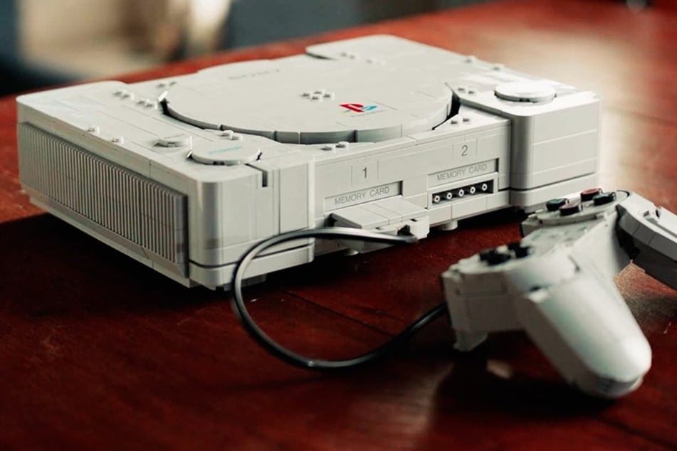 1911 Teile Popkultur pur: Ab Oktober gibt es die erste PlayStation-Konsole aus Lego
