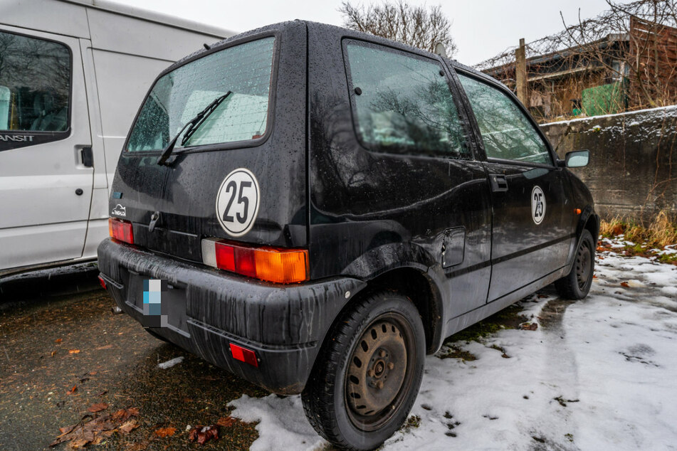 Immer wieder war ein 35-Jähriger mit diesem Fiat Cinquecento (Krankenfahrstuhl) ohne Führerschein unterwegs.