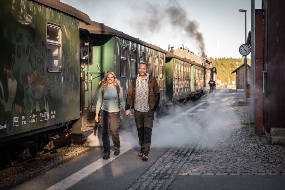 Die historische Fichtelbergbahn wird wohl für einige Wanderer zum unvergesslichen Erlebnis.