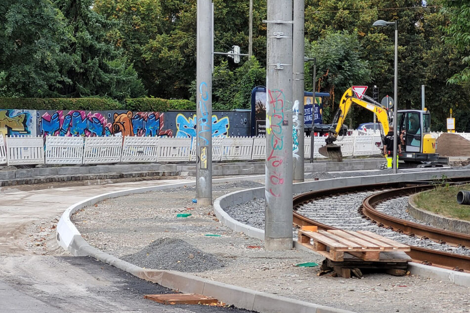 Die neue Gleisschleife an der Tram-Endhaltestelle in Meusdorf ist so gut wie fertig.