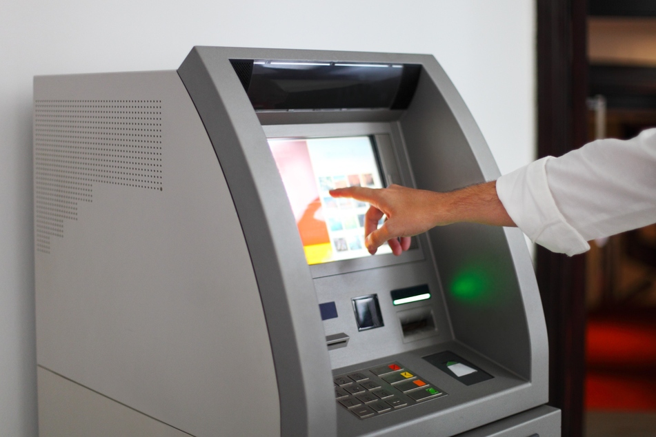 Nachts ist der Zugang zu Geldautomaten bei vielen Bankfilialen nicht mehr möglich.