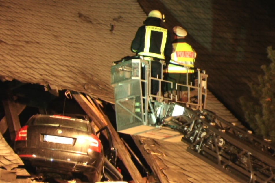 Der Skoda von David E. (heute 37) landete 2009 im Dach der Stadtkirche von Limbach-Oberfrohna.
