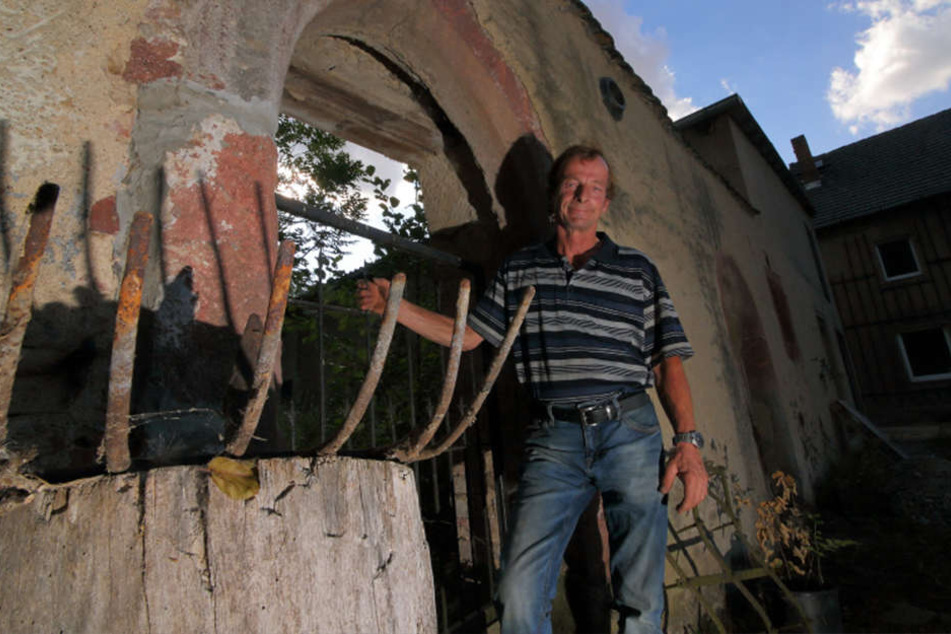 Leben im Horrorhaus: Frank Andrä (52) nimmt's gelassen.