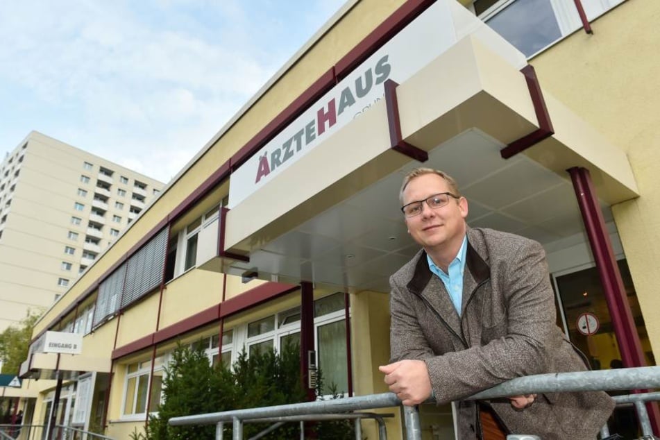 Lutz Schmidt (41) vertritt die Eigentümerversammlung des Ärztehauses Gruna. Ein Abriss droht nicht, betont er.