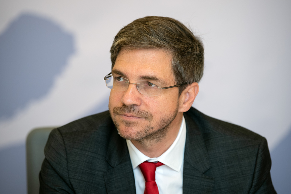 Potsdams Oberbürgermeister Mike Schubert (SPD) will schon bald neue Maßnahmen gegen die Ausbreitung des Coronavirus bekanntgeben.