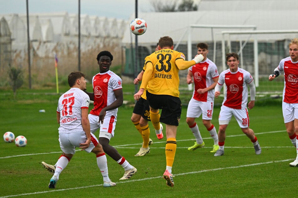 Dynamos Christoph Daferner (27, M.) traf per Kopf zum Ausgleich.