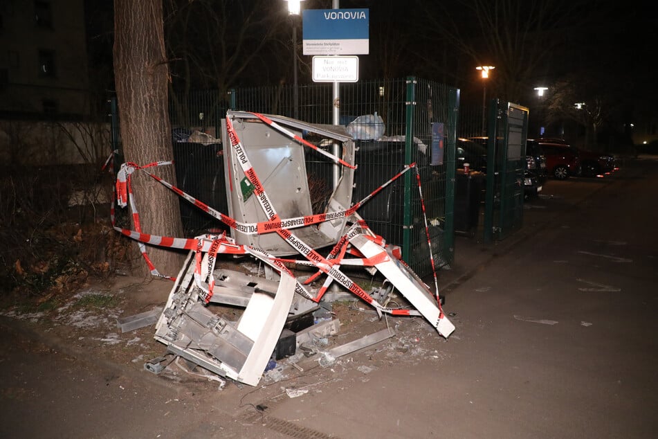 Vom Kippenautomat blieb nicht mehr viel übrig.