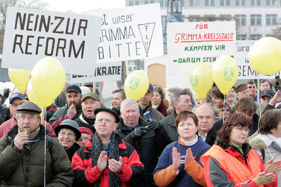 Vor der Kreisreform protestierten Hunderte Sachsen gegen das Vorhaben. Besonders dort, wo man den Status als "Kreisstadt" verlor war die Stimmung aufgebracht.