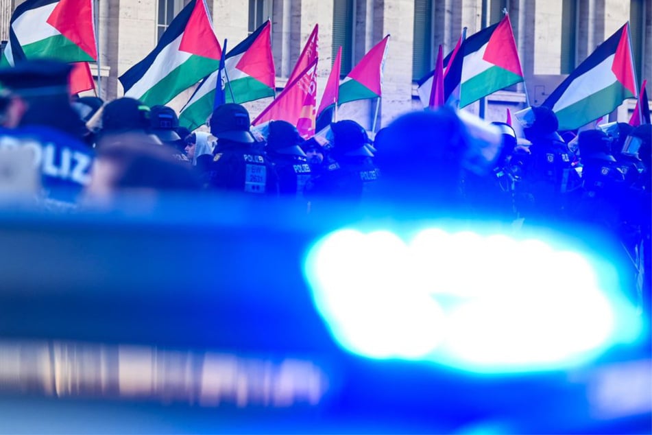 Pyrotechnik und Pfefferspray-Einsatz: Riesen-Ansturm bei pro-kurdischer Demo in Stuttgart