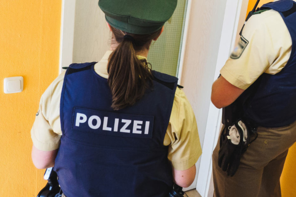 Was die Polizisten hinter der Tür erwartete, war alles andere als gewöhnlich (Symbolfoto).