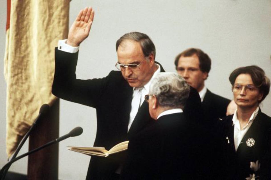 Nach einem konstruktiven Misstrauensvotum wurde Helmut Kohl (CDU, l.) im Jahr 1982 neuer Bundeskanzler.