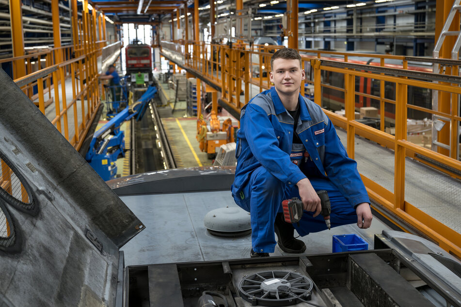 Jannes ist Elektroniker und hat seinen Traumjob bei der Deutschen Bahn in Dresden gefunden.